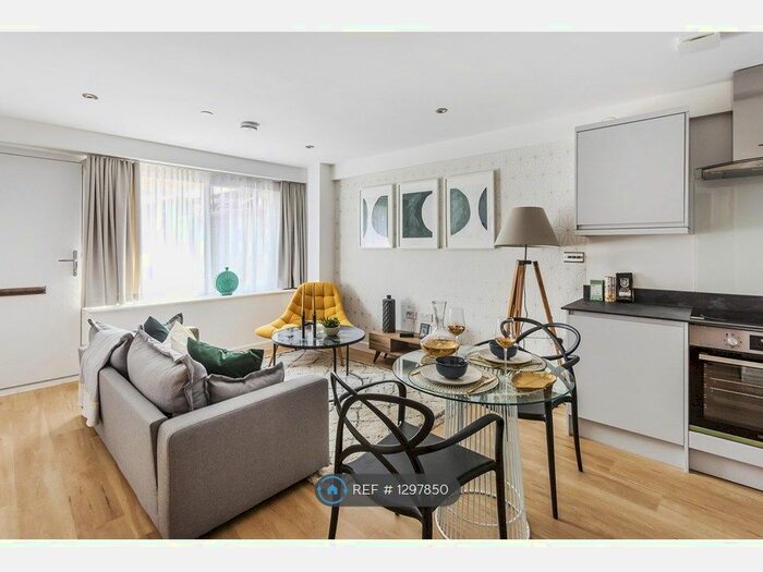 1 Bedroom Flat To Rent In Spectrum House, Woking GU21