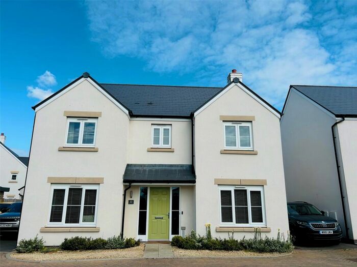 4 Bedroom Detached House For Sale In Isaac Close, Wickwar, Wotton-Under-Edge, Gloucestershire, GL12