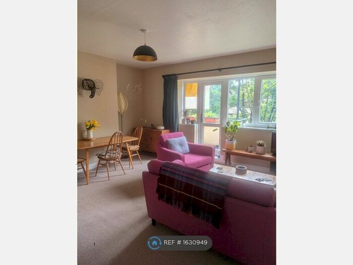 3 Bedroom Flat To Rent In Thornwood Drive, Glasgow, G11