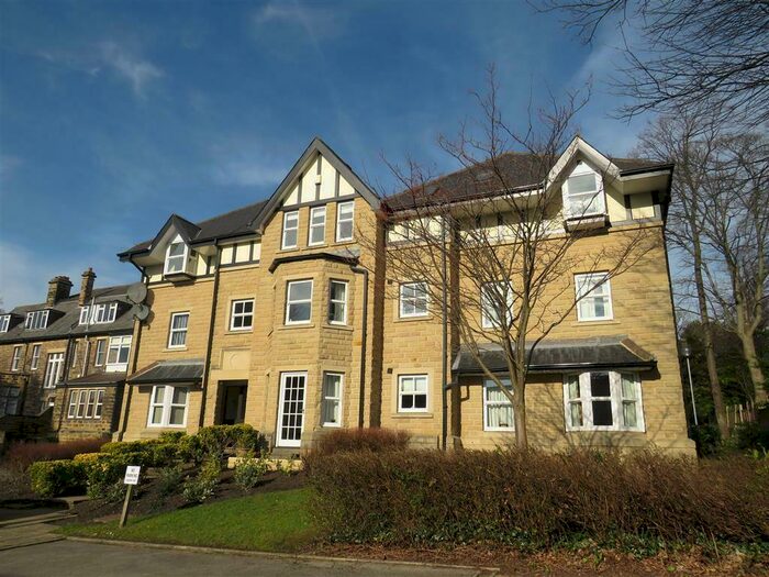 2 Bedroom Flat To Rent In Greystones Court, Roundhay, Leeds, LS8