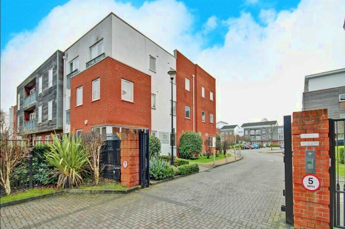 2 Bedroom Flat To Rent In Romana Square, Altrincham, Cheshire, WA14