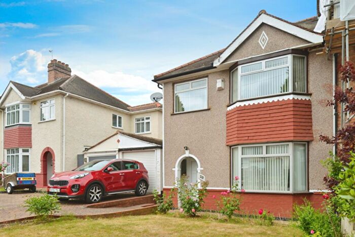 3 Bedroom Semi-Detached House For Sale In Abergeldie Road, London, SE12