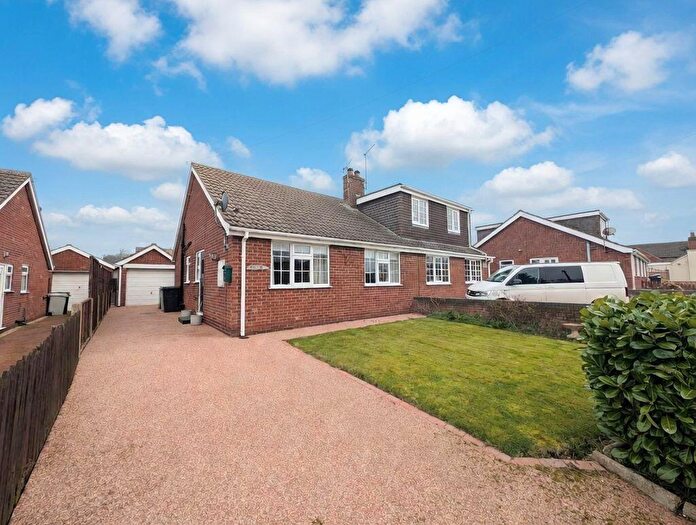 3 Bedroom Semi-Detached Bungalow For Sale In High Street, Grainthorpe, LN11