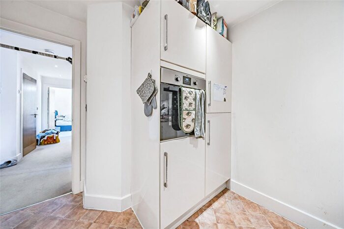 2 Bedroom Flat For Sale In Oakwood Avenue, Beckenham, BR3