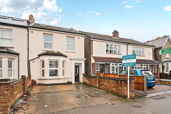 2 Bedroom Flat To Rent In Ravenscroft Road, Beckenham, BR3