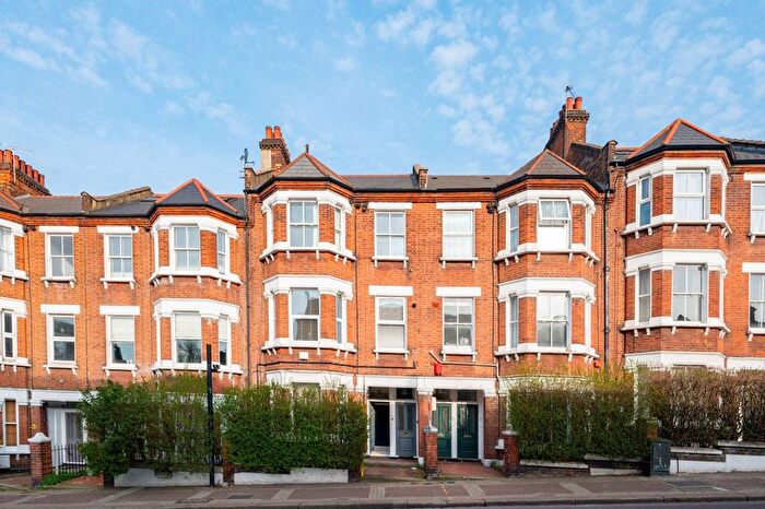 1 Bedroom Flat For Sale In Latchmere Road, Battersea, London, SW11