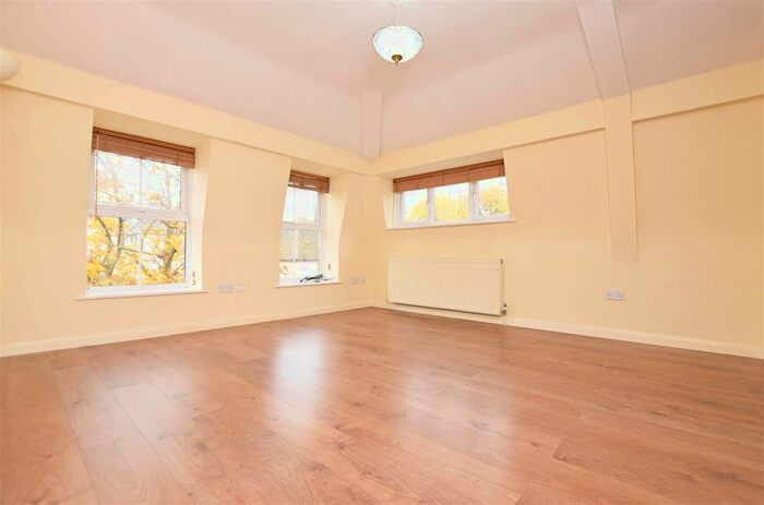 2 Bedroom Flat To Rent In Station Road, Hampton, TW12