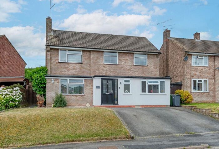 4 Bedroom Detached House For Sale In Burns Close, Redditch, B97