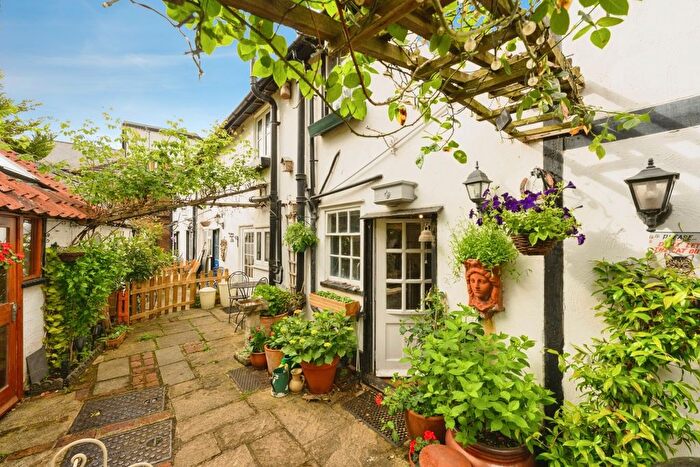 1 Bedroom Terraced House For Sale In Woodfield Lane, Ashtead, Surrey, KT21