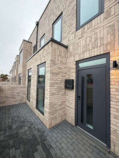 4 Bedroom Terraced House To Rent In Shelldale Road, Brighton, BN41