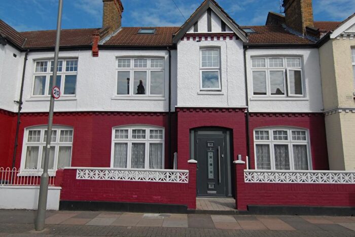 2 Bedroom Flat To Rent In Ashvale Road, Tooting Broadway, SW17