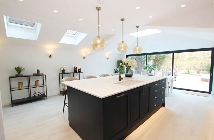 6 Bedroom Terraced House To Rent In Branksome Road, London, SW2