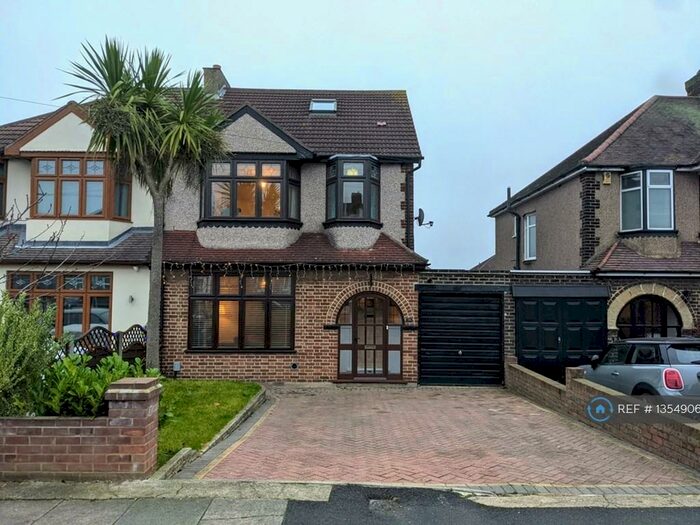 4 Bedroom Semi-Detached House To Rent In Westwood Lane, Welling, DA16