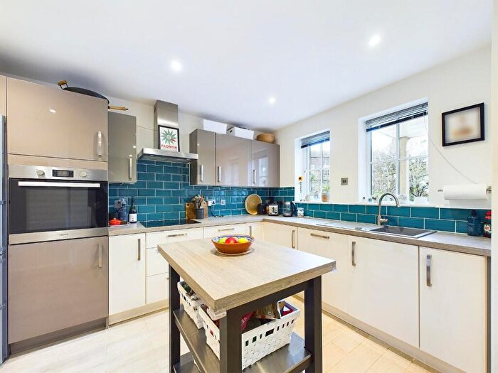 3 Bedroom Town House For Sale In Byron Mews, BD16