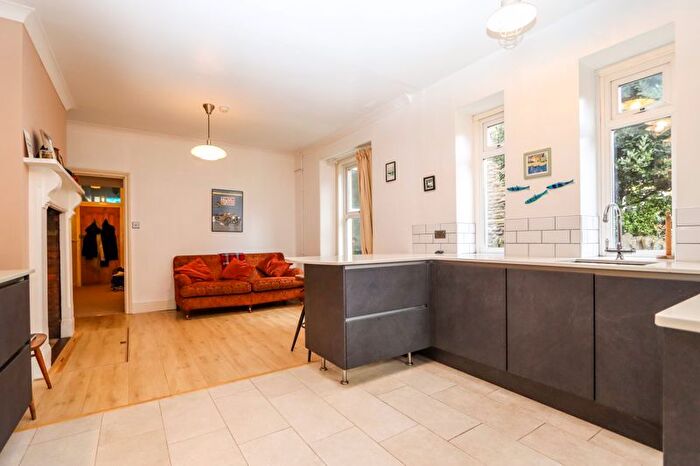 2 Bedroom Flat For Sale In Queens Road, Clevedon, BS21