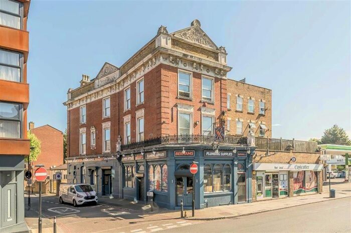 2 Bedroom Flat To Rent In Lee High Road, Lee, SE13