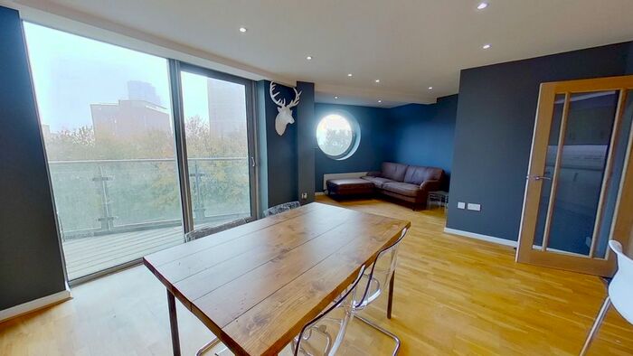 2 Bedroom Flat To Rent In Whitehall Quay, Leeds City Centre, Leeds, LS1