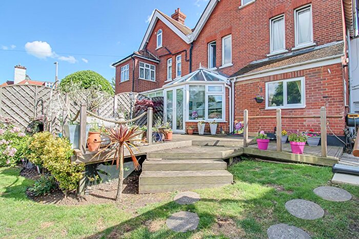 2 Bedroom Flat For Sale In Gloucester Terrace, Thorpe Bay, SS1