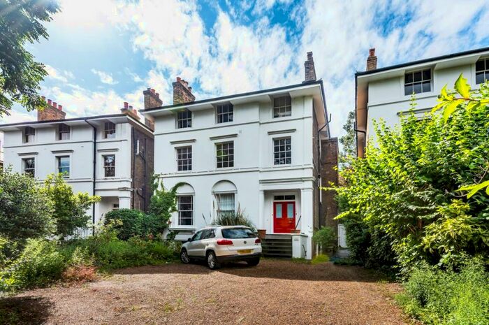 2 Bedroom Flat To Rent In Lee Park Blackheath, SE3