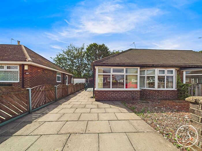 2 Bedroom Semi-Detached Bungalow For Sale In Lulworth Avenue, Leeds, LS15
