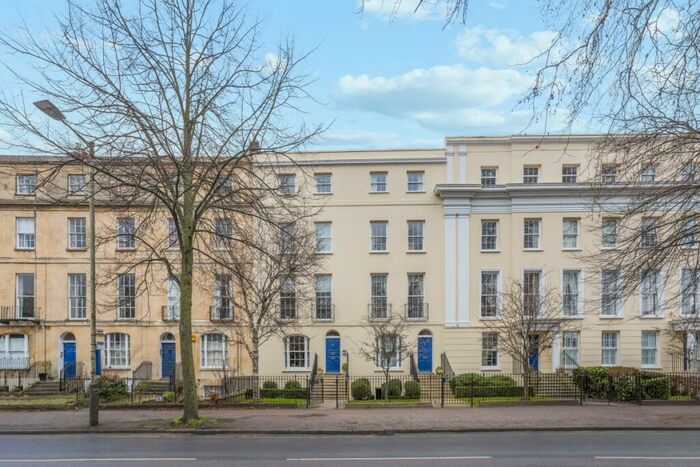 2 Bedroom Apartment To Rent In London Road Cheltenham, GL52
