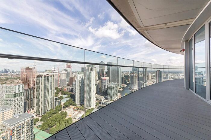 2 Bedroom Apartment To Rent In Arena Tower, Crossharbour Plaza, Canary Wharf, London, E14