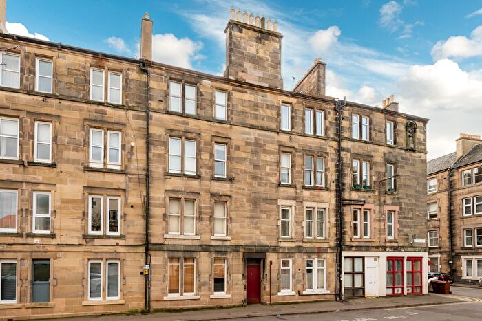 2 Bedroom Flat For Sale In Waverley Park Terrace, Edinburgh, EH8