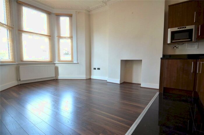 2 Bedroom Apartment To Rent In Romola Road, London, SE24