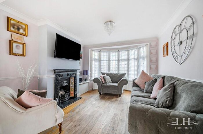 4 Bedroom Semi-Detached House For Sale In Cedar Road, Hornchurch, RM12