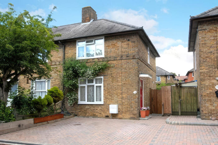 2 Bedroom End Of Terrace House For Sale In Kirksted Road, Morden, SM4