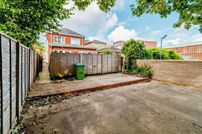 5 Bedroom Semi-Detached House For Sale In Oxford Road, Southampton, SO14
