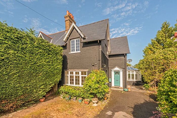 4 Bedroom Semi-detached House To Rent In Cambridge Avenue, New Malden, KT3