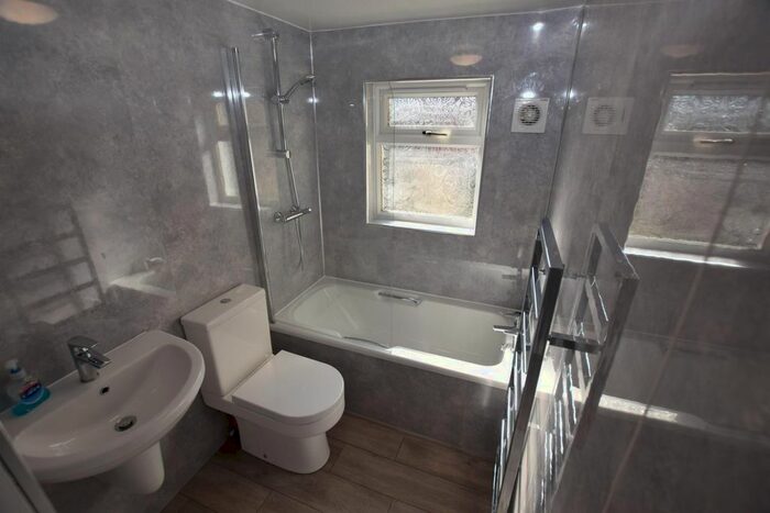 3 Bedroom Flat To Rent In Isaville, Main Street, Bankfoot, Perth, PH1