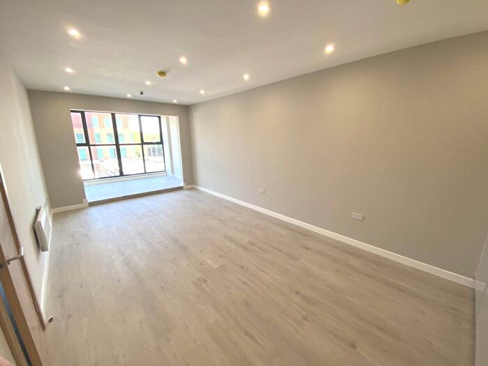 2 Bedroom Flat To Rent In Stirling Way, Borehamwood, WD6