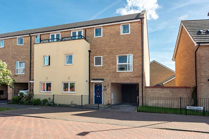 5 Bedroom End Of Terrace House For Sale In Heren Lane, Whitehouse, Milton Keynes, MK8