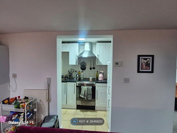 1 Bedroom Flat To Rent In Whalley Range, Manchester, M16