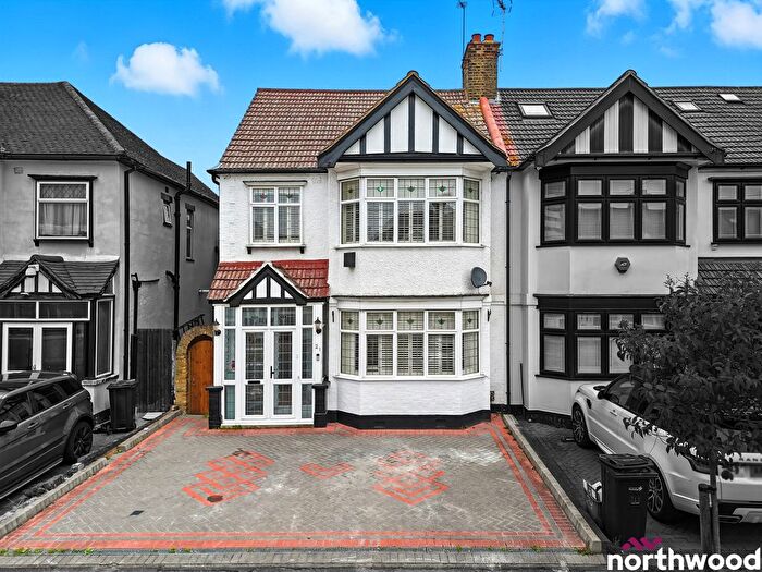 4 Bedroom End Of Terrace House To Rent In Headley Drive, Ilford, IG2
