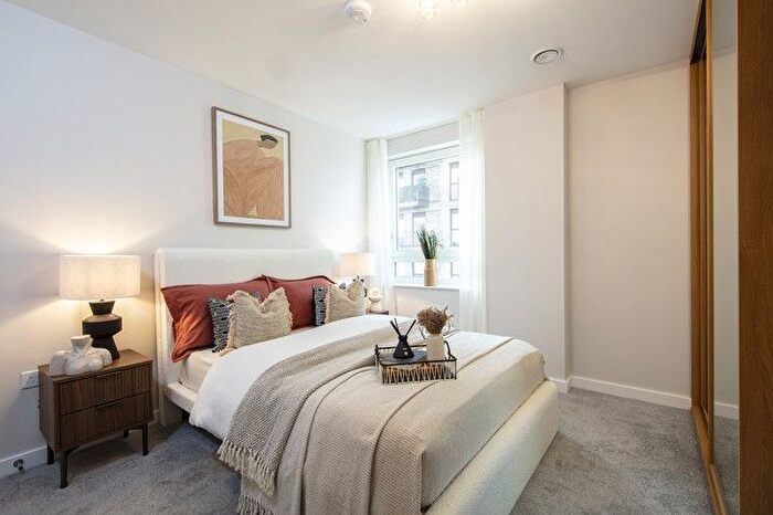 2 Bedroom Flat For Sale In High Street, Southall, UB1