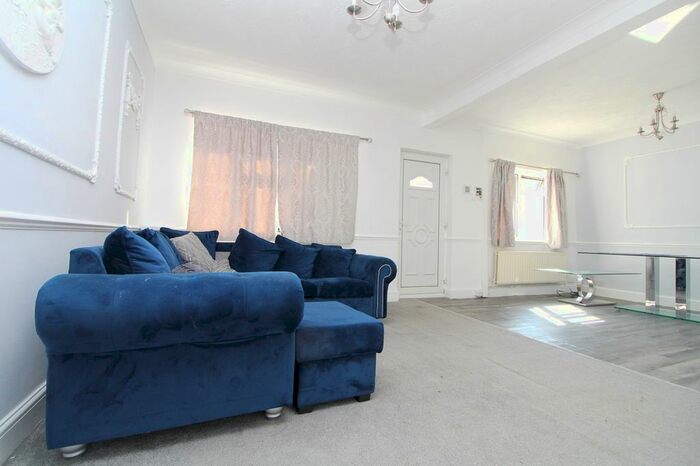 3 Bedroom End Of Terrace House To Rent In Bexley Road, Erith, DA8