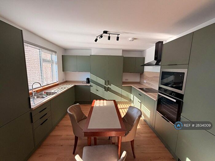 3 Bedroom Semi-Detached House To Rent In Shrivenham Road, Swindon, SN1