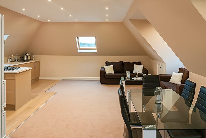 2 Bedroom Flat To Rent In Alba Gardens, London, NW11