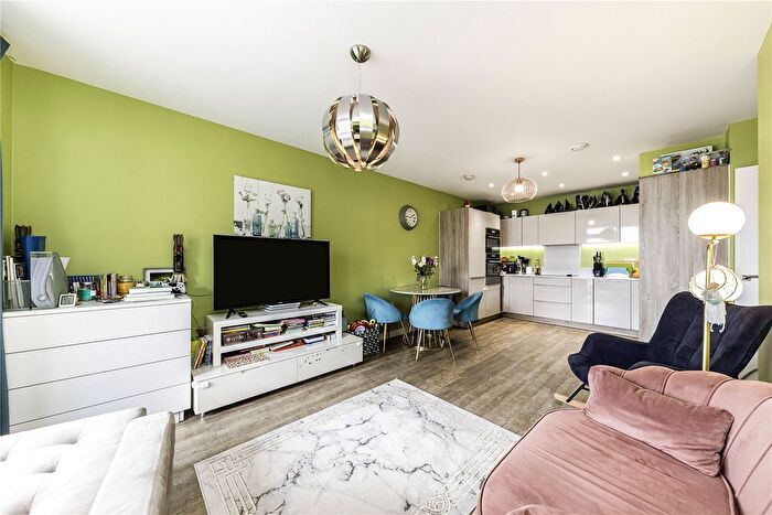 2 Bedroom Flat To Rent In Cable Walk, London, SE10