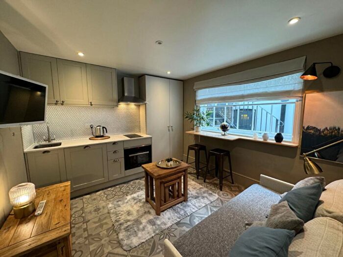 Apartment To Rent In Studio Flat, Gloucester Place, Baker Street, NW1