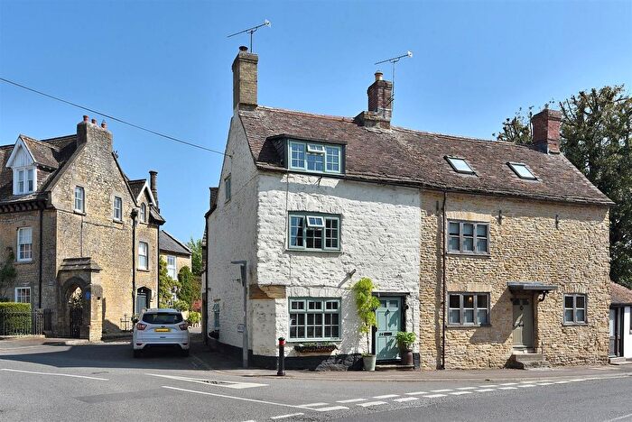 3 Bedroom Cottage For Sale In High Street, Milborne Port, Sherborne, DT9