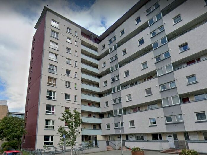 2 Bedroom Flat To Rent In Lochview Court, Holyrood, Edinburgh, EH8