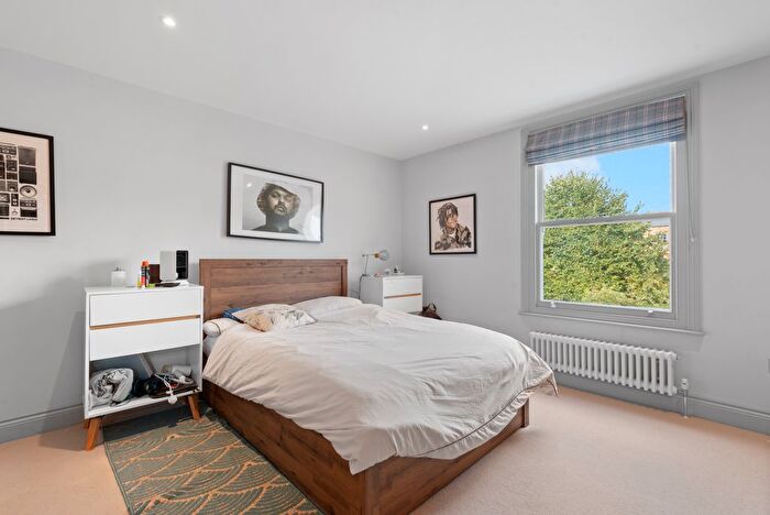 2 Bedroom Flat For Sale In Drakefield Road, SW17