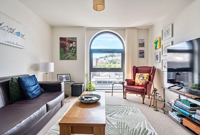 2 Bedroom Flat For Sale In Steamship House, Bristol, Somerset, BS1