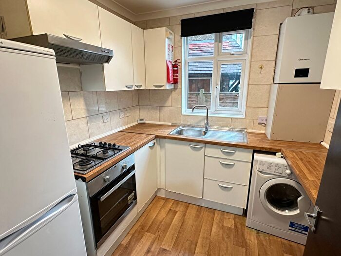 2 Bedroom Flat To Rent In Lyndhurst Close, Neasden, NW10