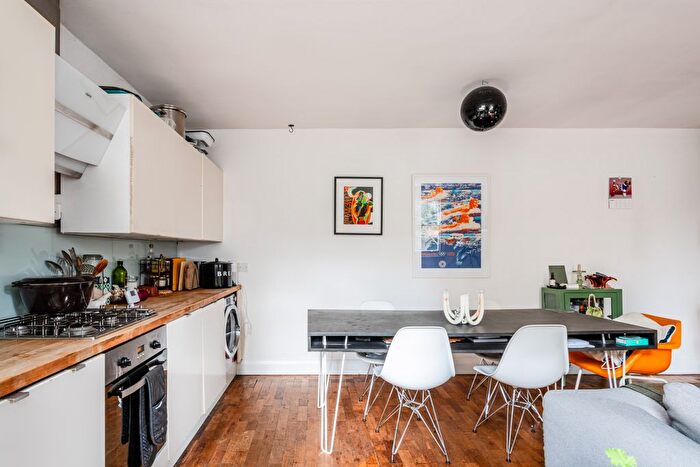 1 Bedroom Flat For Sale In Dalston Lane, London, E8