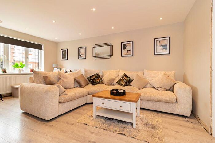 3 Bedroom End Of Terrace House For Sale In Lindley Road, Godstone, RH9